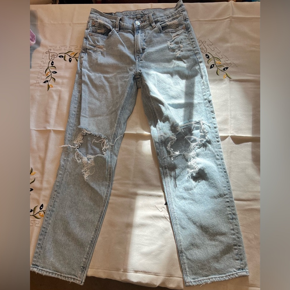 AE Ripped Classic Straight Jean US size 2!RN 54485! Excellent condition!